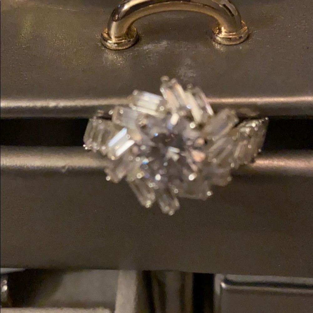 Pretty zirconia ring various cuts